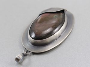 chileart biżuteria labradoryt różowy srebro wisior liść